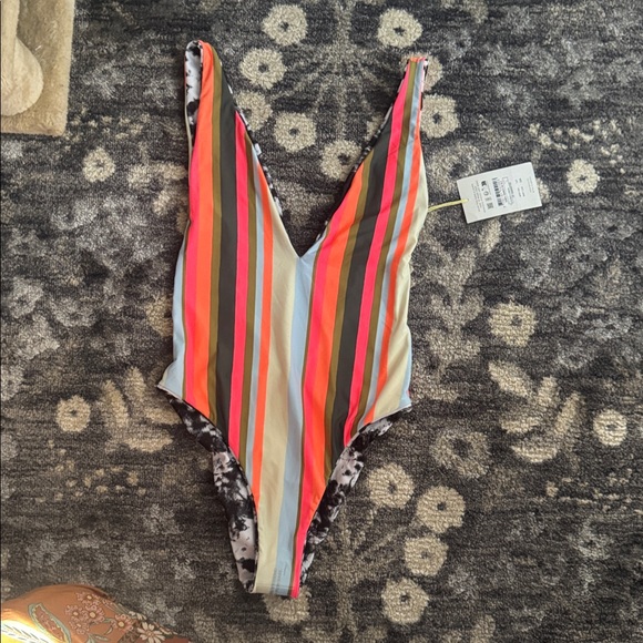 NWT Maaji Black and White Tie-Dye Swimsuit - Picture 11 of 11